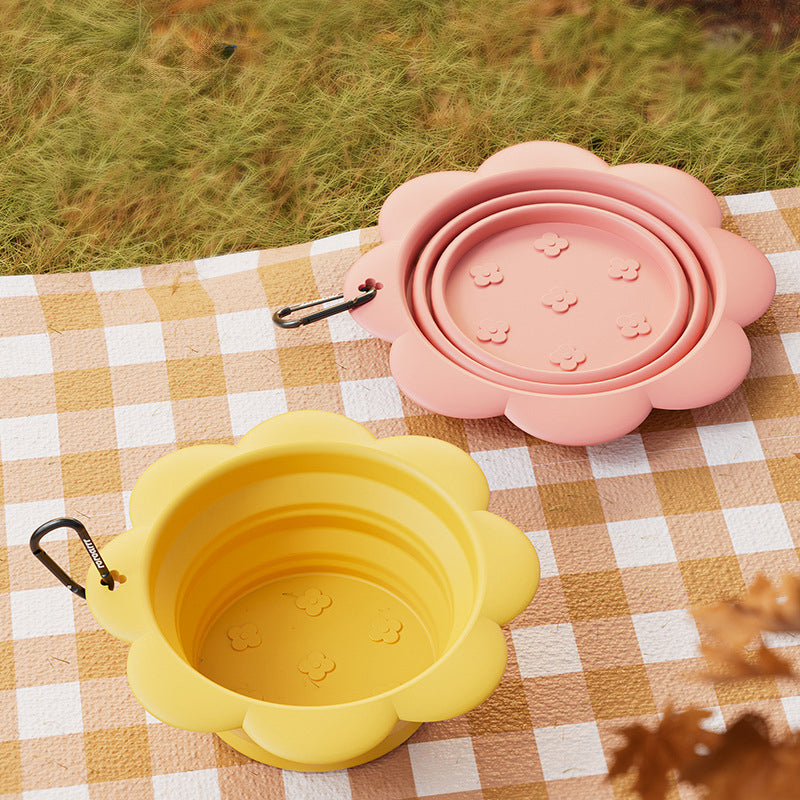 Collapsible bowl folded with carabiner